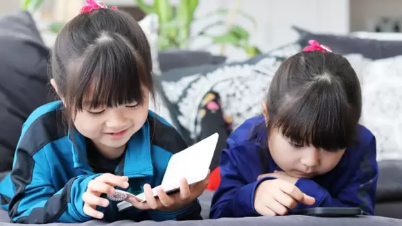 小学生のスマホ所持はアリ？子どもにスマホを持たせる前に行うべきこと