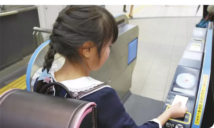 駅・バス・学校など多様なシーンで見守り